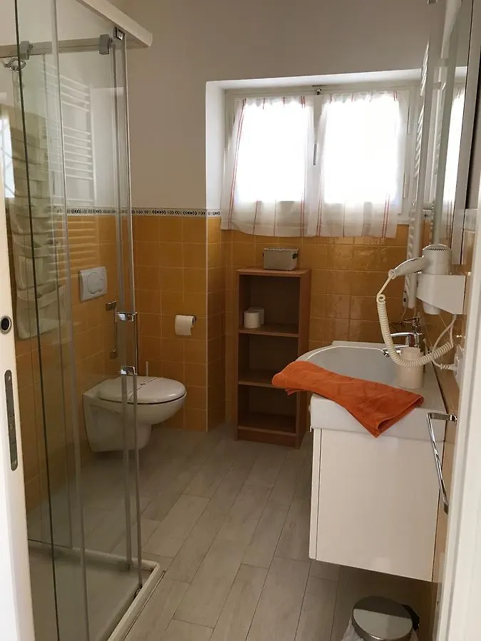 Апарт-отель Апарт отель Residenza Le Logge Торри-дель-Бенако