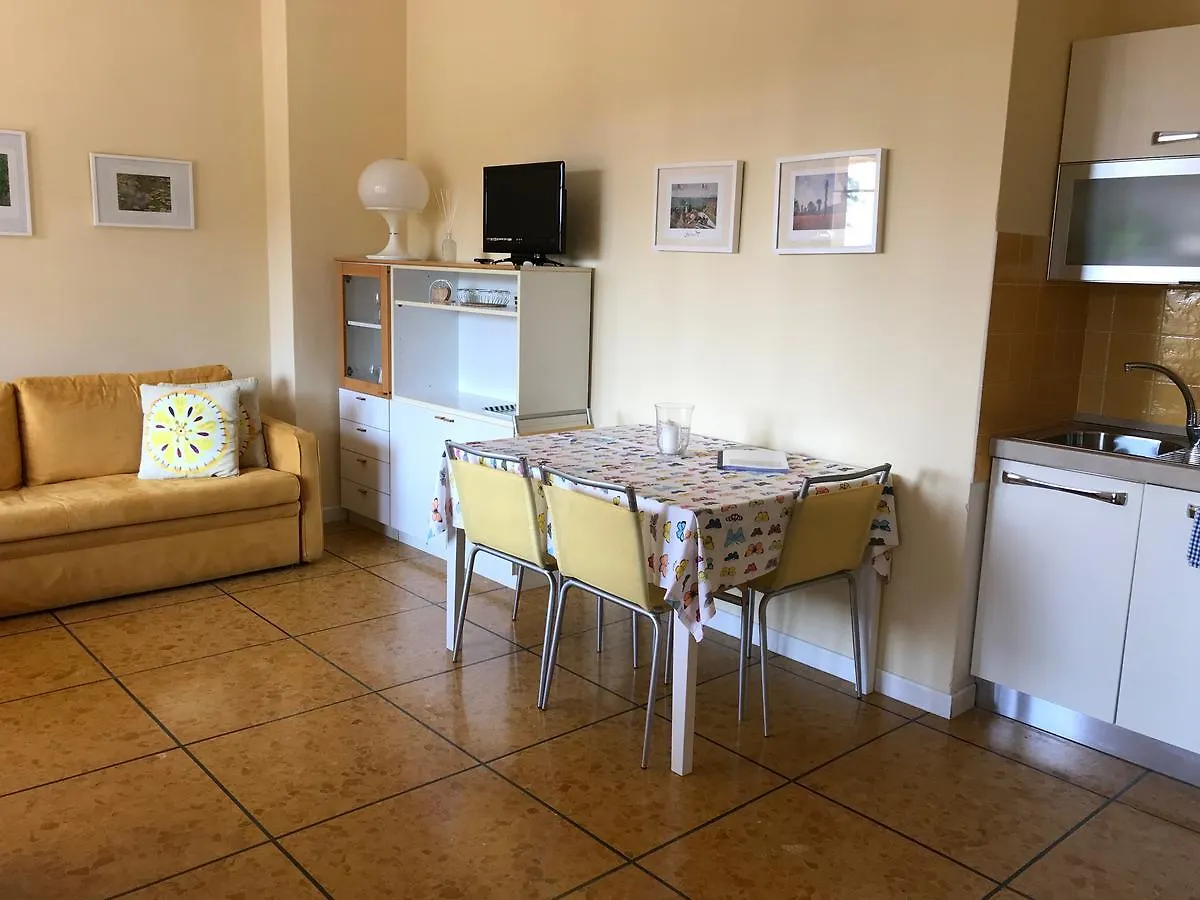 Residenza Le Logge Aparthotel Torri Del Benaco 3*,