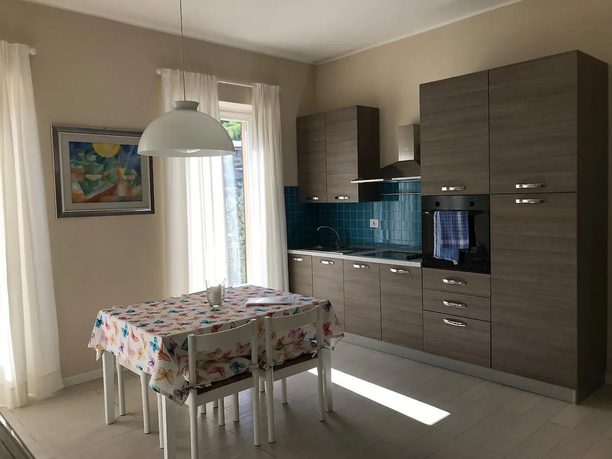 Апарт-отель Апарт отель Residenza Le Logge Торри-дель-Бенако